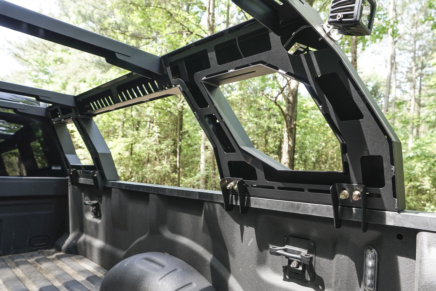 LOAD_RACK01_MOUNTING_LIFESTYLE.jpg